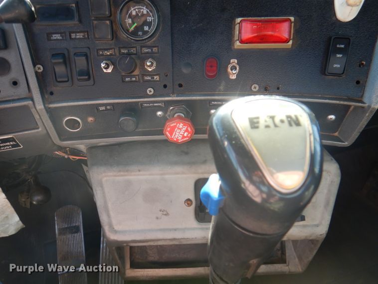 image for item DA5499 1999 Mack RD688S  roll-off container truck