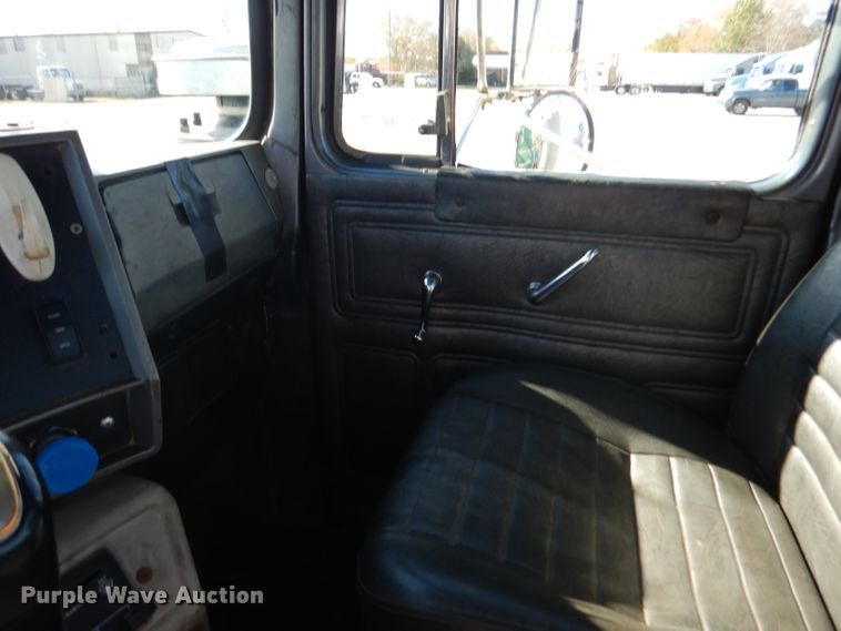 image for item DA5499 1999 Mack RD688S  roll-off container truck