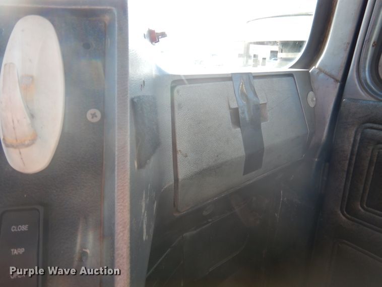 image for item DA5499 1999 Mack RD688S  roll-off container truck