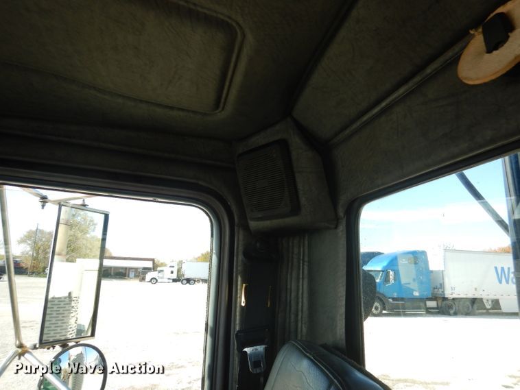 image for item DA5499 1999 Mack RD688S  roll-off container truck