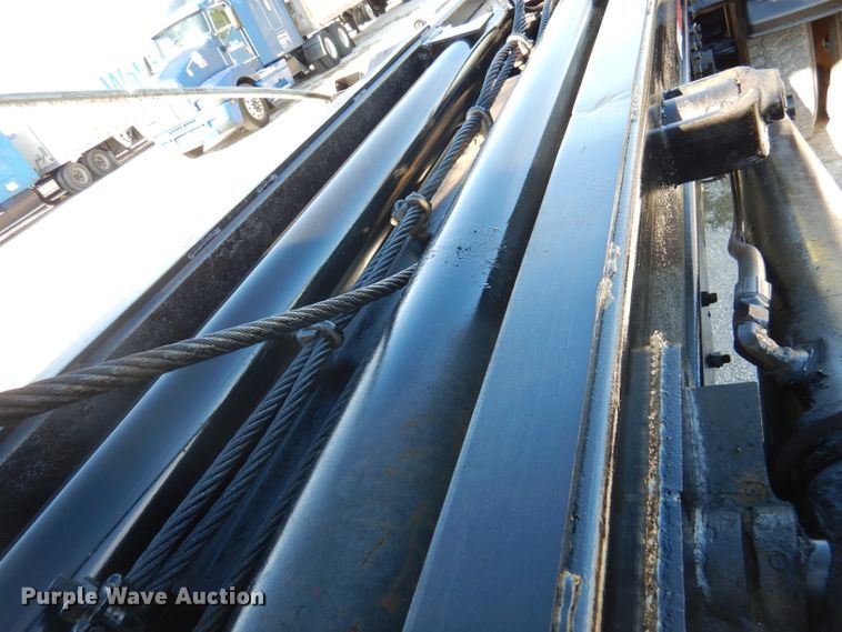 image for item DA5499 1999 Mack RD688S  roll-off container truck