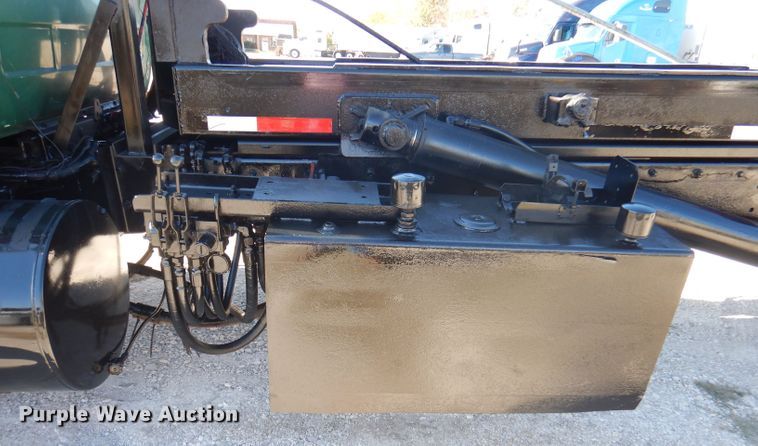 image for item DA5499 1999 Mack RD688S  roll-off container truck