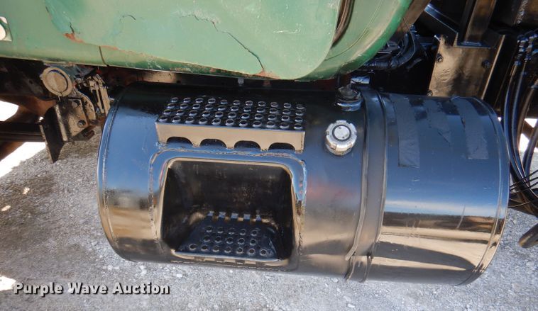 image for item DA5499 1999 Mack RD688S  roll-off container truck