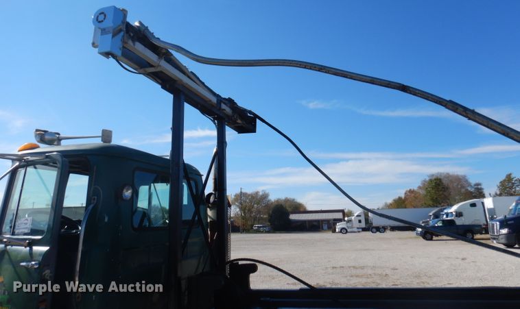 image for item DA5499 1999 Mack RD688S  roll-off container truck