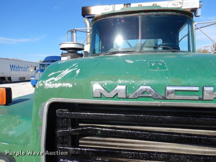 image for item DA5499 1999 Mack RD688S  roll-off container truck