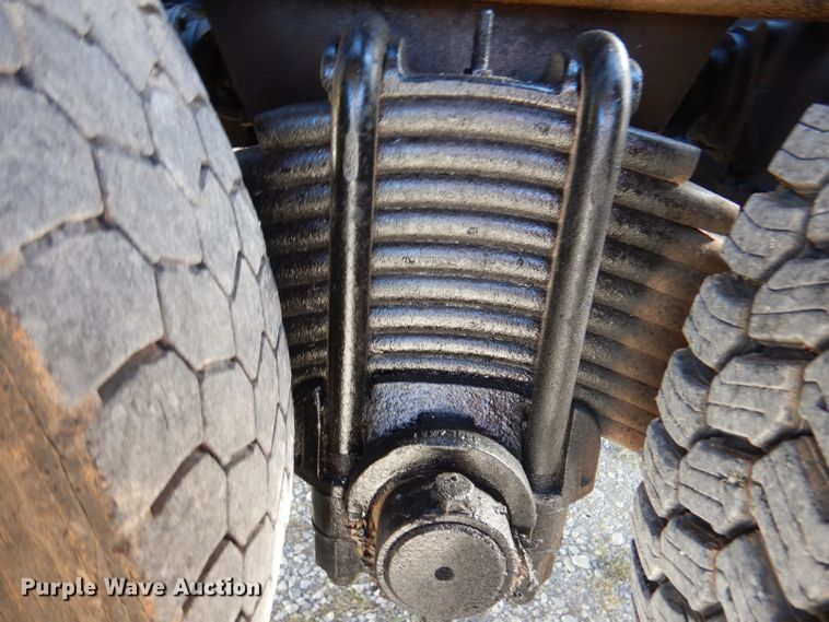 image for item DA5499 1999 Mack RD688S  roll-off container truck