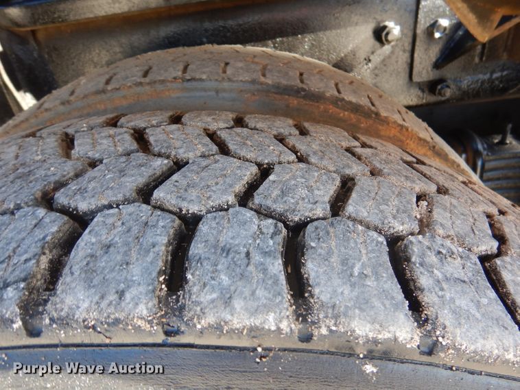 image for item DA5499 1999 Mack RD688S  roll-off container truck