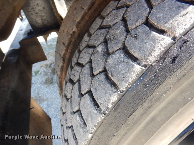 image for item DA5499 1999 Mack RD688S  roll-off container truck