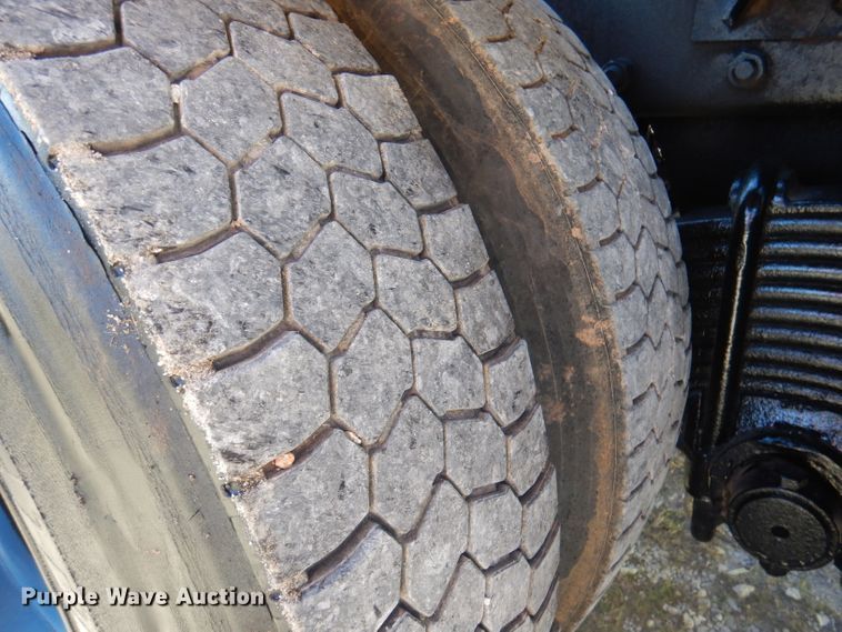 image for item DA5499 1999 Mack RD688S  roll-off container truck