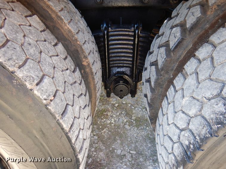 image for item DA5499 1999 Mack RD688S  roll-off container truck