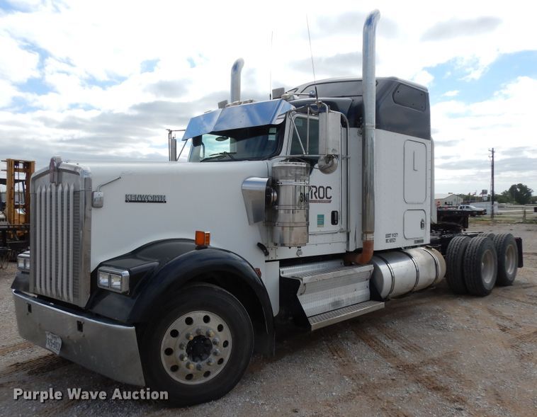 image for item DF0285 2008 Kenworth W900L  semi truck
