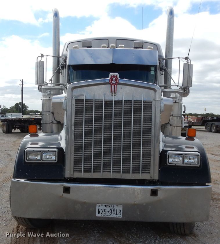 image for item DF0285 2008 Kenworth W900L  semi truck