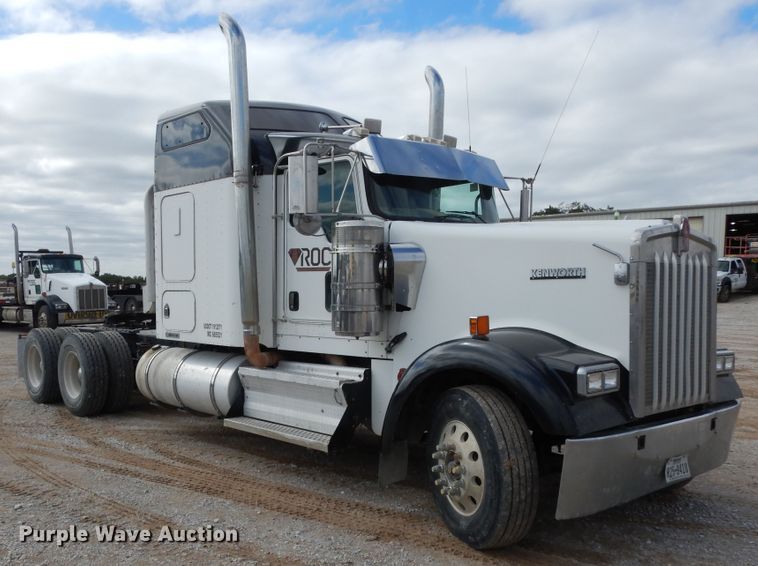 image for item DF0285 2008 Kenworth W900L  semi truck