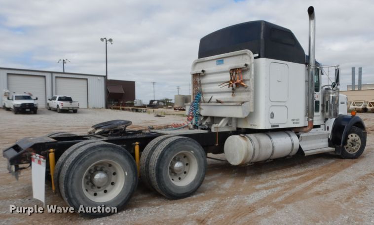 image for item DF0285 2008 Kenworth W900L  semi truck