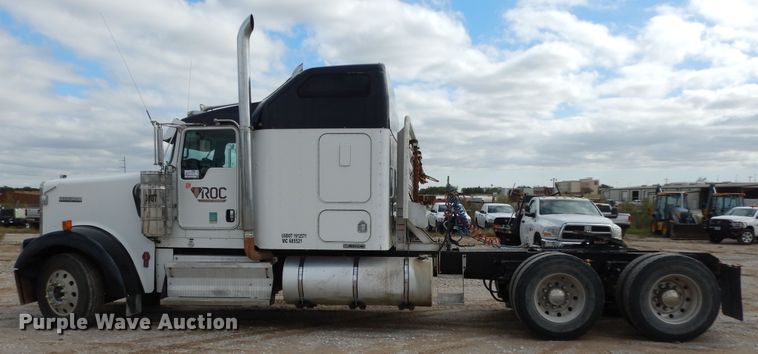 image for item DF0285 2008 Kenworth W900L  semi truck