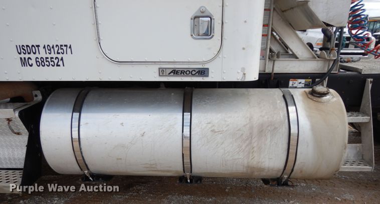 image for item DF0285 2008 Kenworth W900L  semi truck