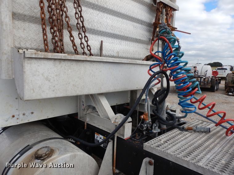 image for item DF0285 2008 Kenworth W900L  semi truck