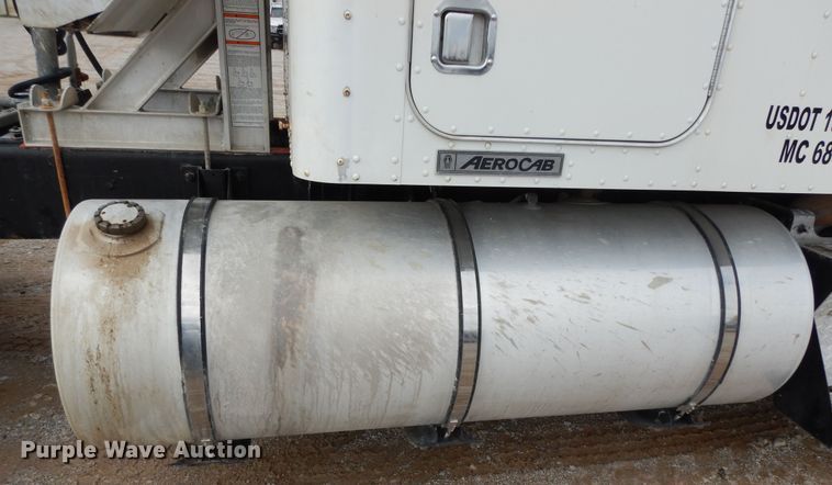 image for item DF0285 2008 Kenworth W900L  semi truck