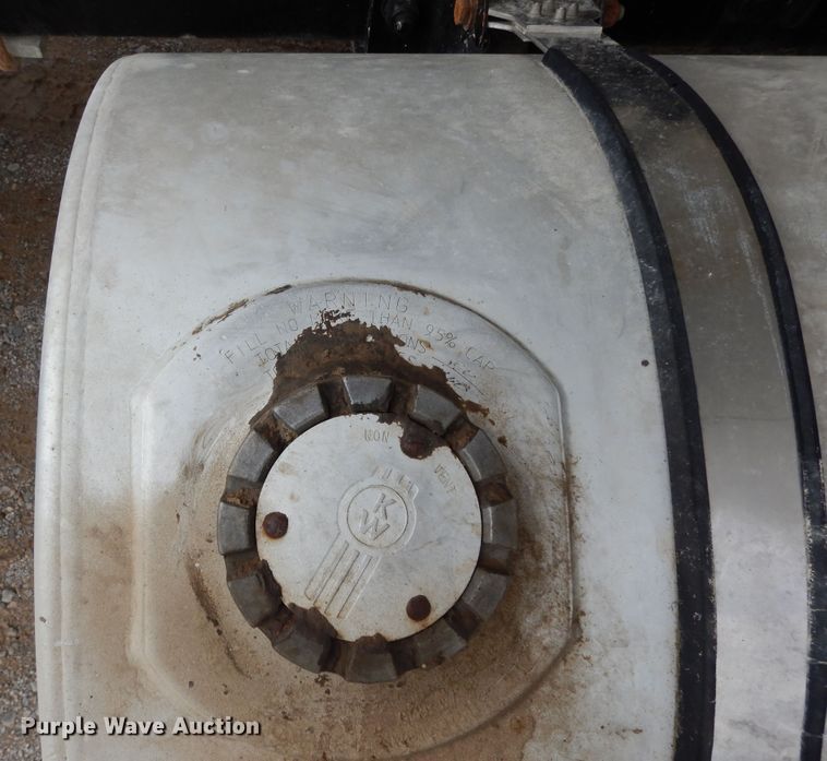 image for item DF0285 2008 Kenworth W900L  semi truck