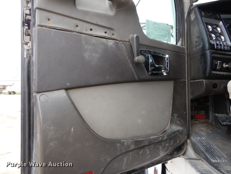 image for item DF0285 2008 Kenworth W900L  semi truck