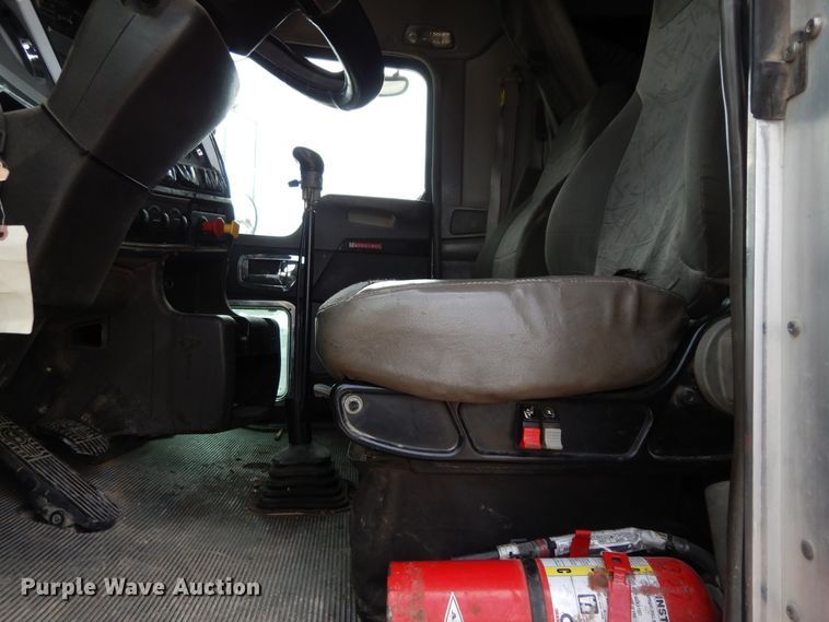 image for item DF0285 2008 Kenworth W900L  semi truck