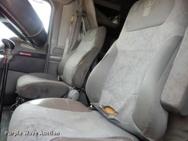 image for item DF0285 2008 Kenworth W900L  semi truck