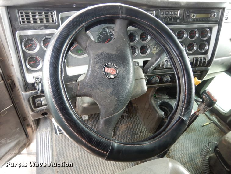 image for item DF0285 2008 Kenworth W900L  semi truck