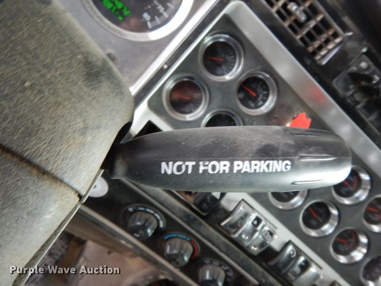 image for item DF0285 2008 Kenworth W900L  semi truck