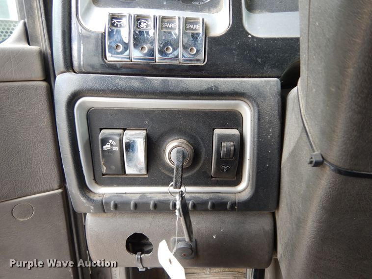 image for item DF0285 2008 Kenworth W900L  semi truck