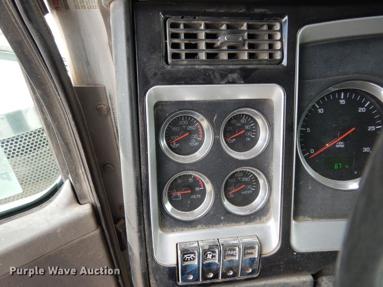 image for item DF0285 2008 Kenworth W900L  semi truck