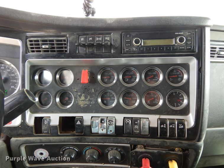 image for item DF0285 2008 Kenworth W900L  semi truck