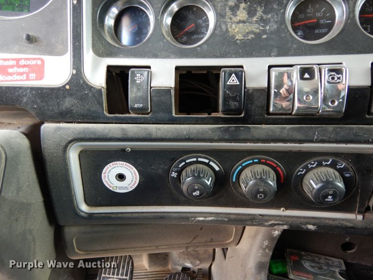 image for item DF0285 2008 Kenworth W900L  semi truck