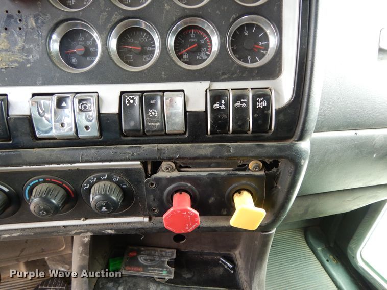 image for item DF0285 2008 Kenworth W900L  semi truck