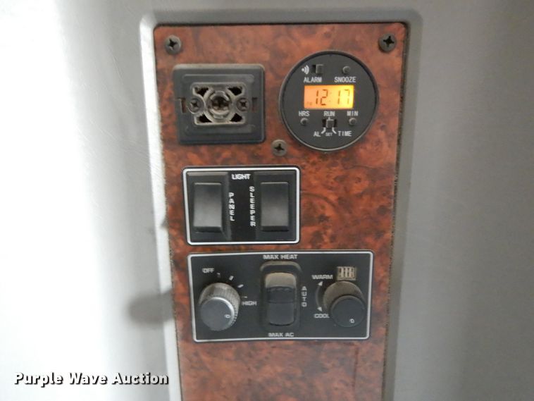 image for item DF0285 2008 Kenworth W900L  semi truck