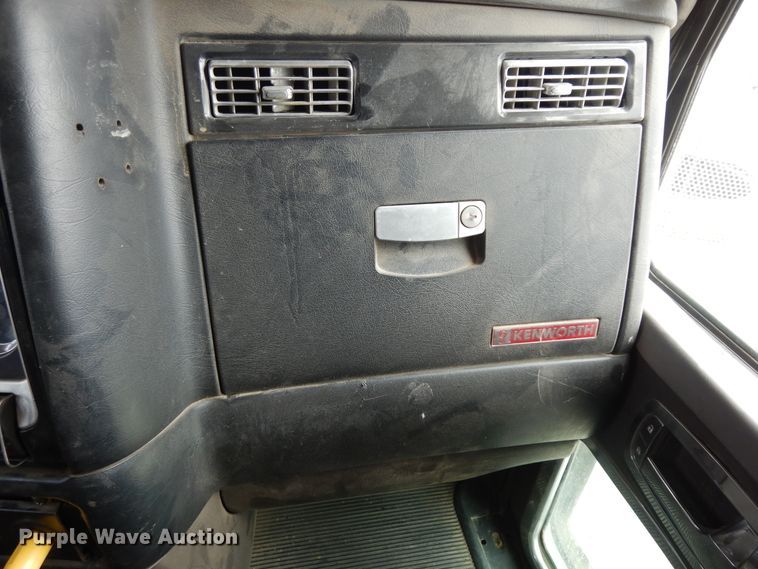 image for item DF0285 2008 Kenworth W900L  semi truck