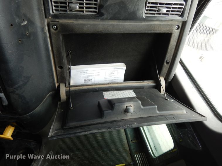 image for item DF0285 2008 Kenworth W900L  semi truck