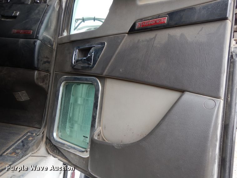 image for item DF0285 2008 Kenworth W900L  semi truck