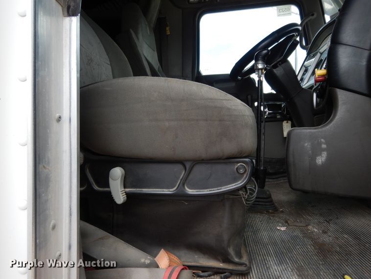 image for item DF0285 2008 Kenworth W900L  semi truck