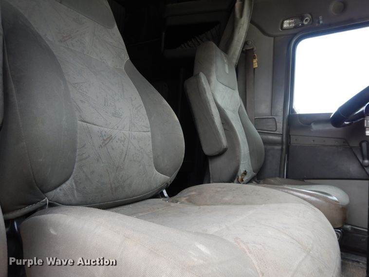 image for item DF0285 2008 Kenworth W900L  semi truck