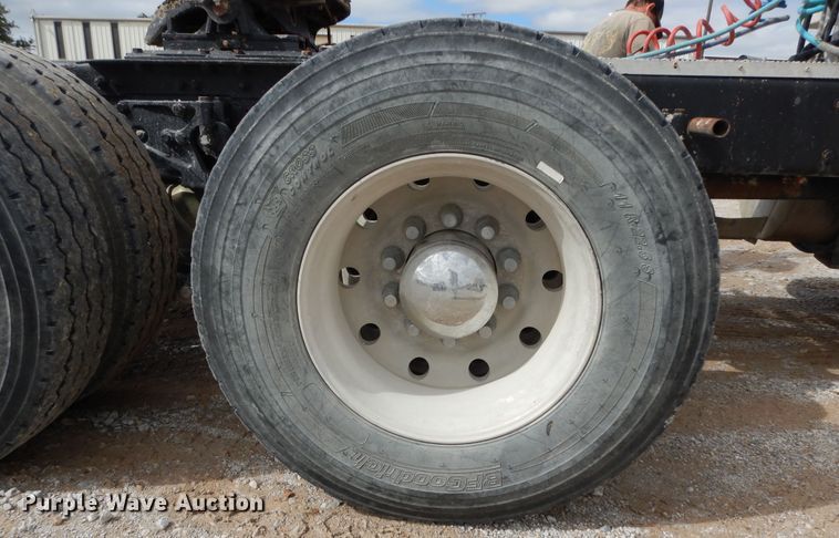 image for item DF0285 2008 Kenworth W900L  semi truck