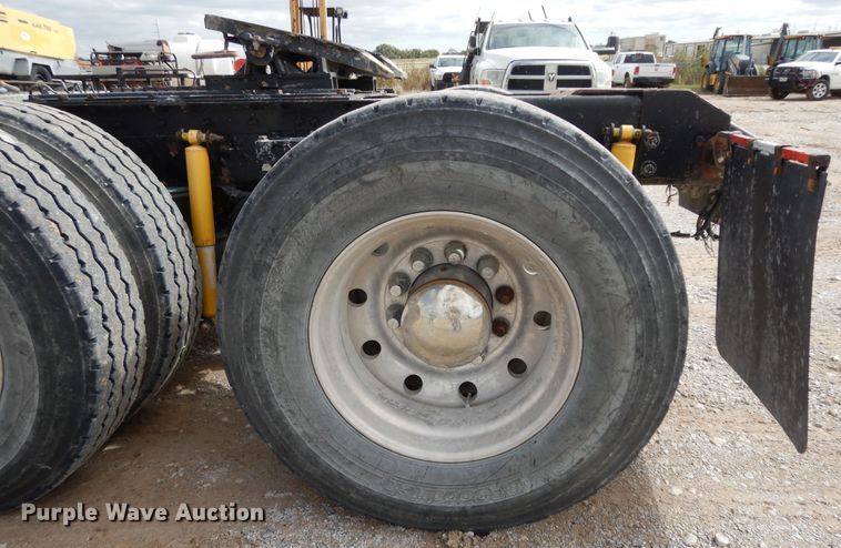 image for item DF0285 2008 Kenworth W900L  semi truck