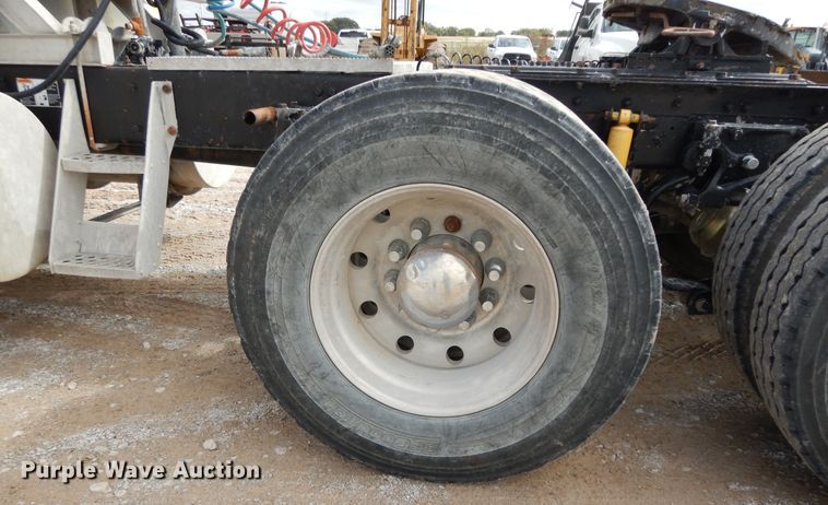 image for item DF0285 2008 Kenworth W900L  semi truck