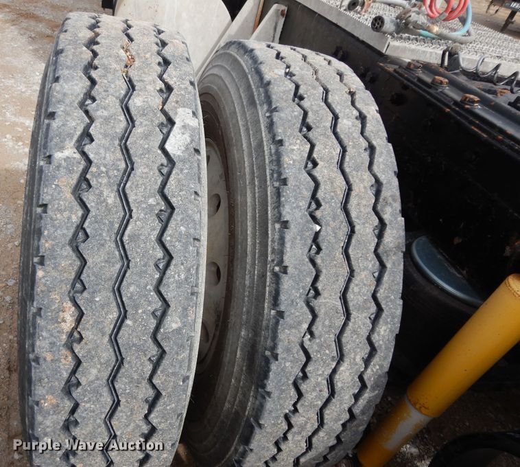 image for item DF0285 2008 Kenworth W900L  semi truck