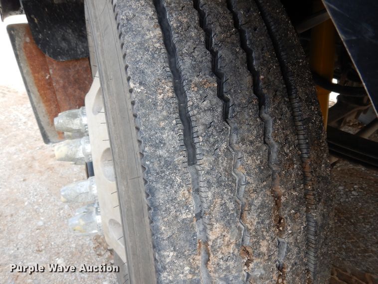 image for item DF0285 2008 Kenworth W900L  semi truck