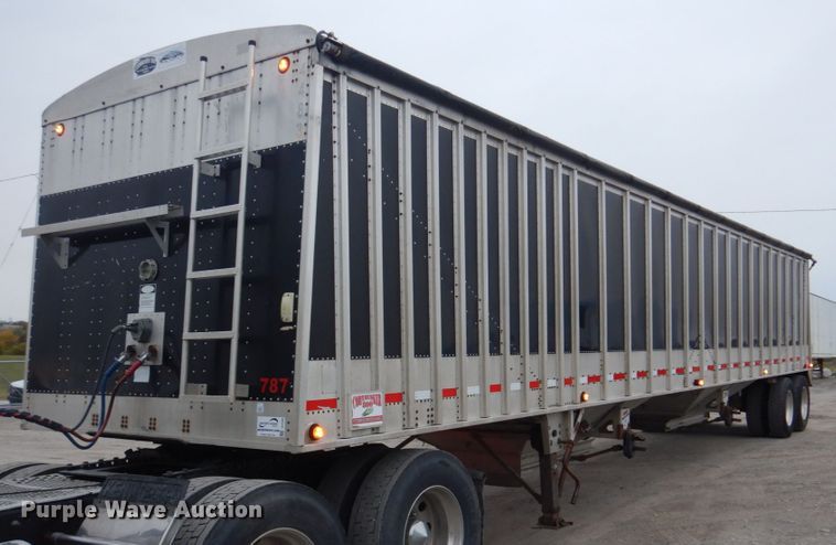 image for item DH7999 2012 Cornhusker 800  grain trailer