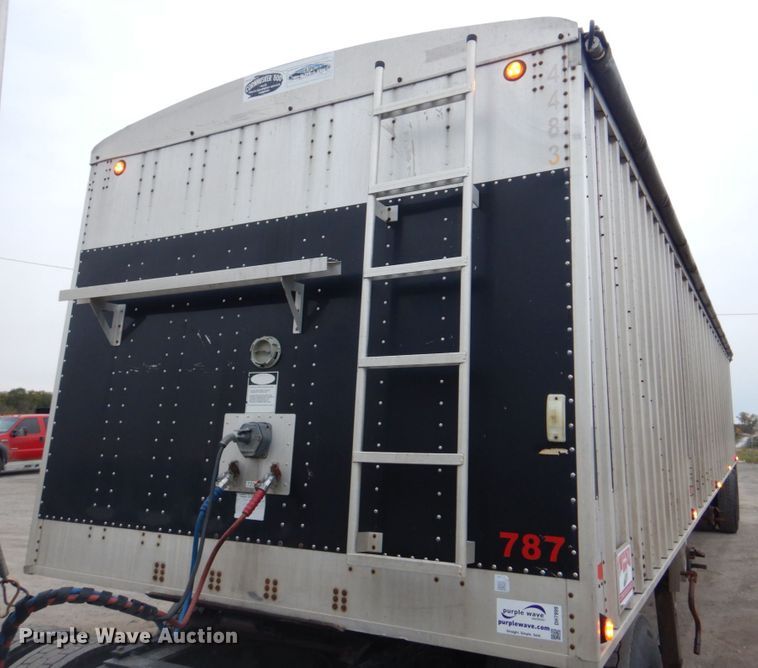 image for item DH7999 2012 Cornhusker 800  grain trailer