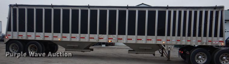 image for item DH7999 2012 Cornhusker 800  grain trailer