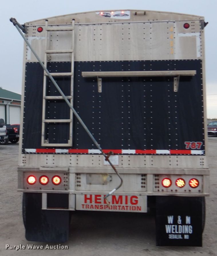 image for item DH7999 2012 Cornhusker 800  grain trailer