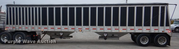 image for item DH7999 2012 Cornhusker 800  grain trailer