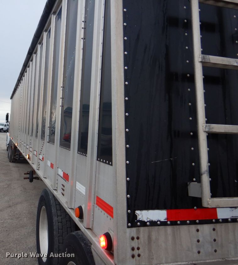 image for item DH7999 2012 Cornhusker 800  grain trailer